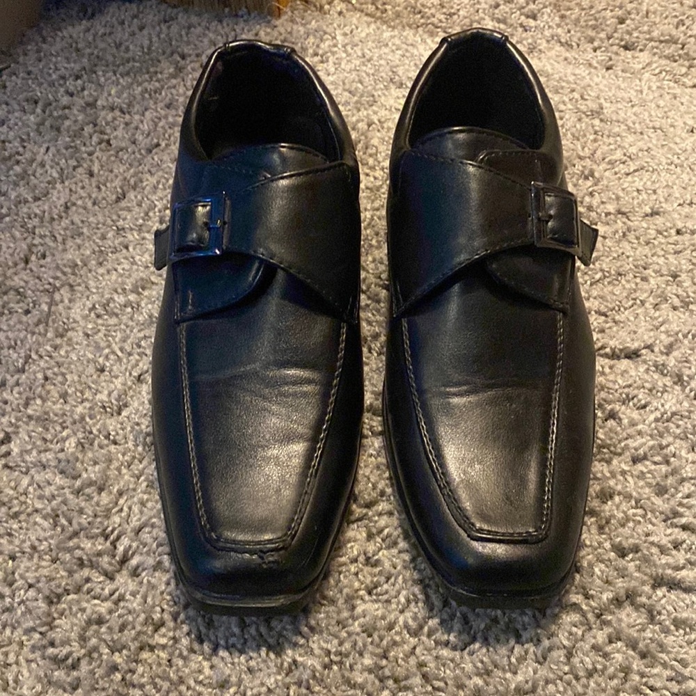 Boys shoes